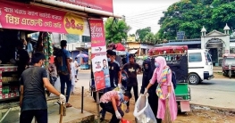 নাচোলে পরিষ্কার ও ট্রাফিকের দায়িত্ব পালন করছেন শিক্ষার্থীরা